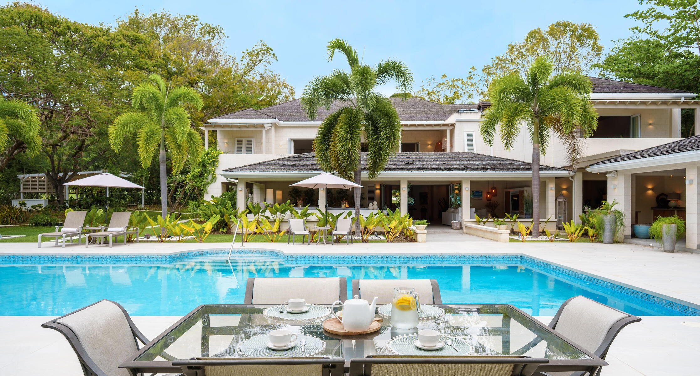 Tropical Outdoor Living