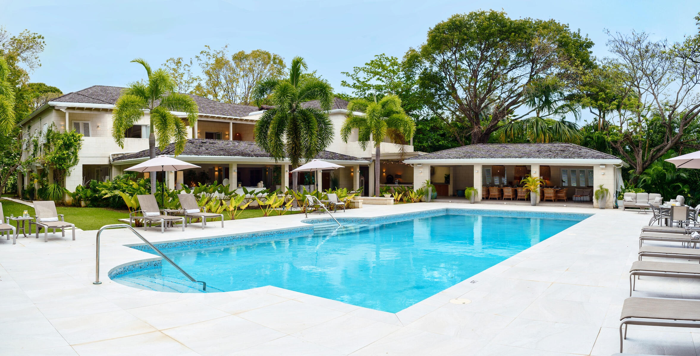 Tailored Outdoor Living for Comfort & Privacy