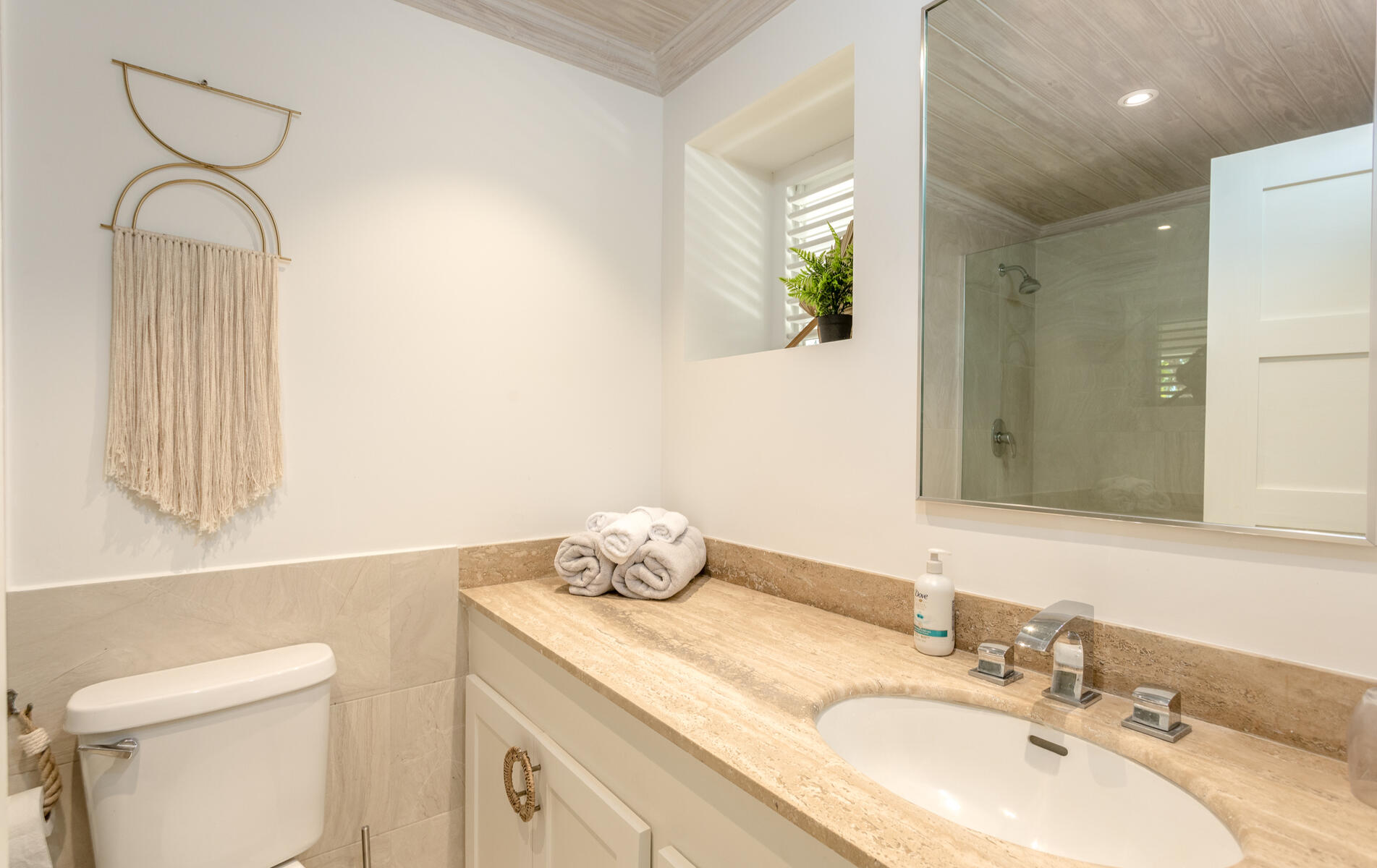 Bathroom Suite 6