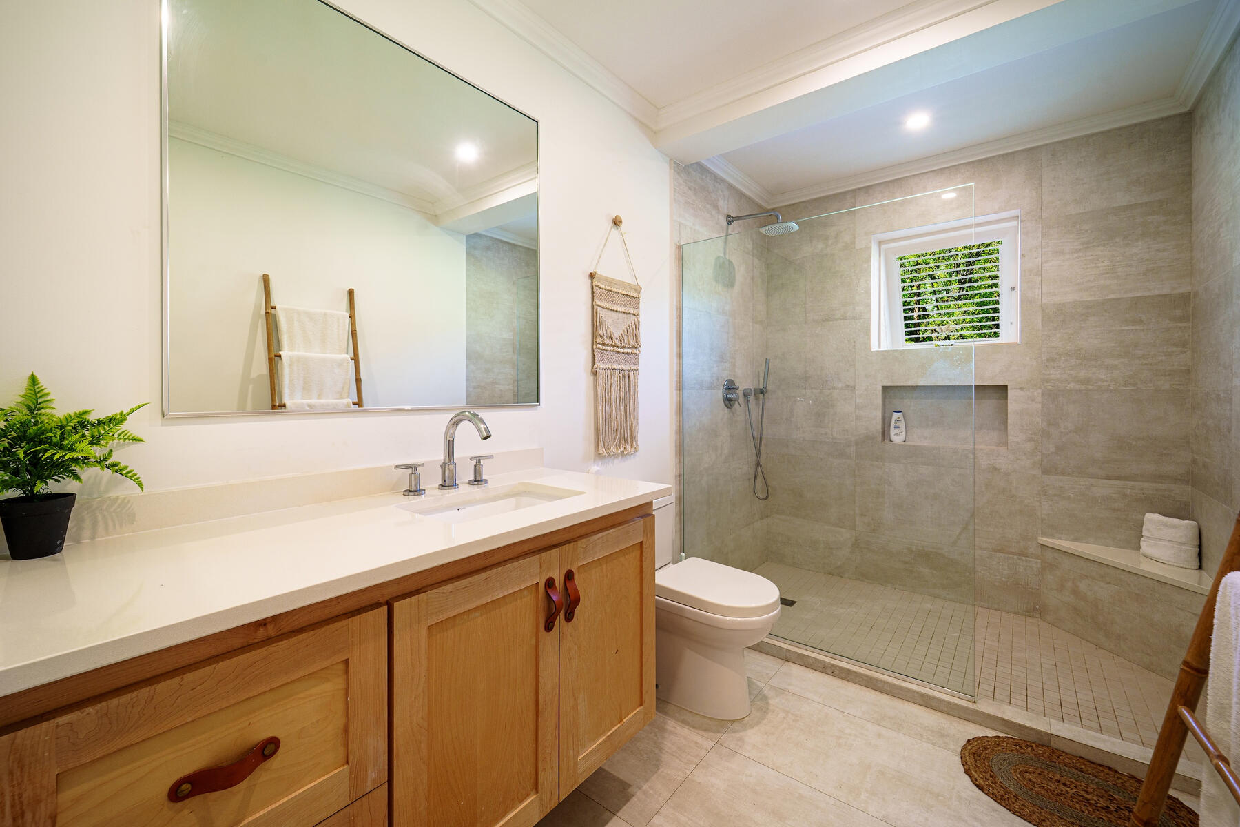 Bathroom Suite 4